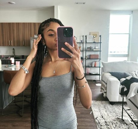 Lexi Vee art pornstar images