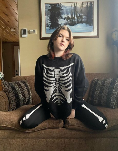 downthealiway pornstar erotic pic