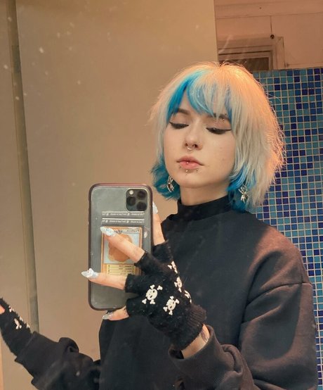 Luh Setra perfect actress pictures