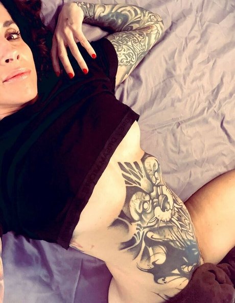 Leigh Wolfe model pornographic photos