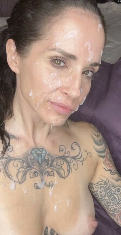 Leigh Wolfe model nice img