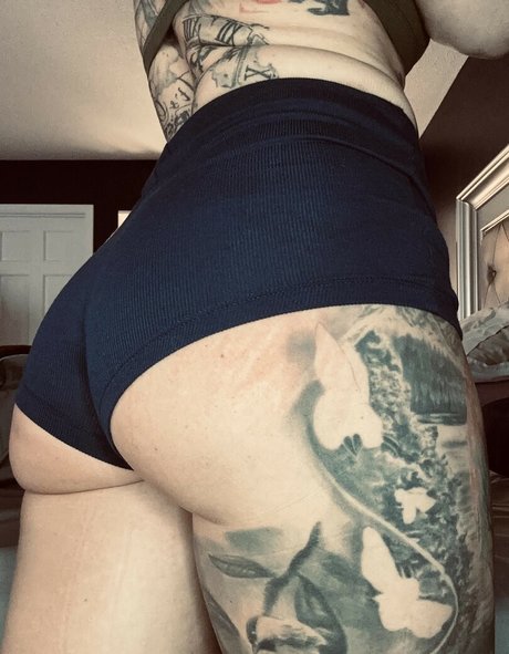 Leigh Wolfe adult model gallery