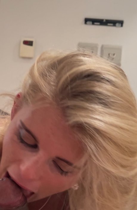 Zara Deeley erotic star picture