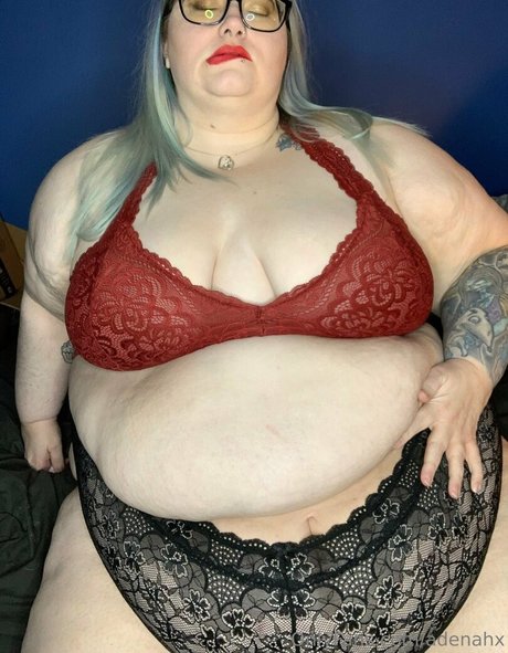 adenahx pornstar nude pic