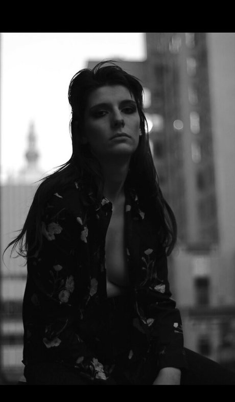 Samantha Rayward model hot photo