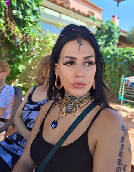 Laetitiaversace perfect actress pictures