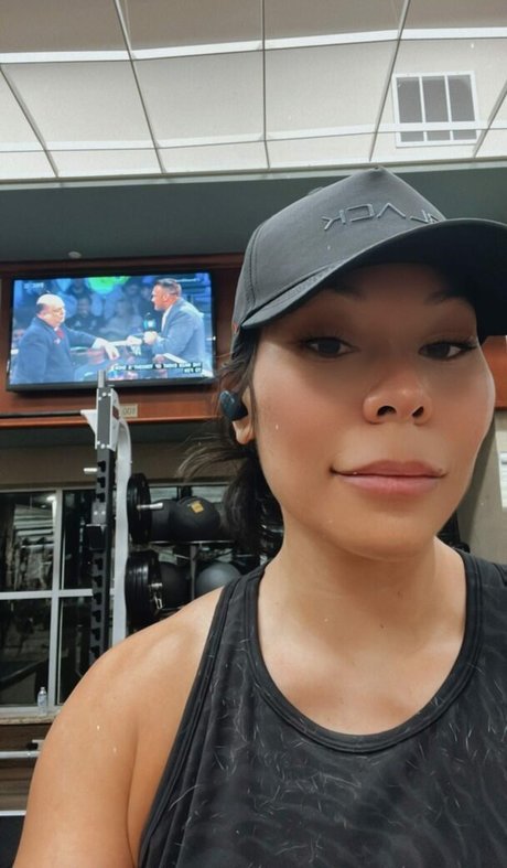 Mia Yim free pornstar pictures