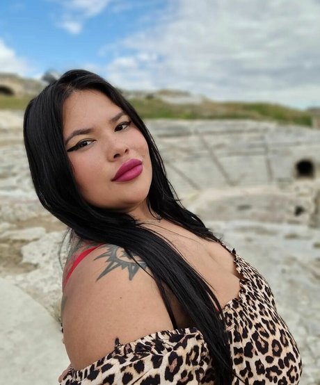 Naty Mari model porn photo