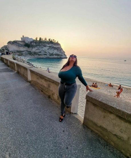 Naty Mari star high quality pictures