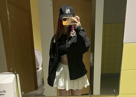 Allykitti xxx actress photo