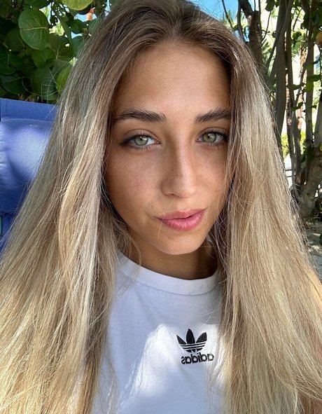 YellowMinimum6204 pornstar art pic