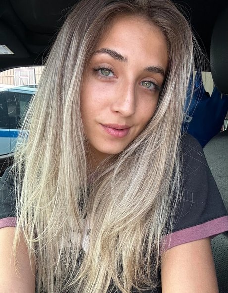 YellowMinimum6204 Profile pic