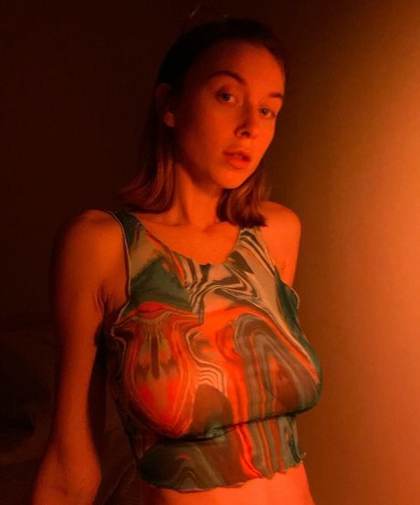 YouRina nude star photo