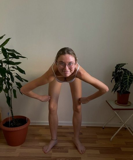 YouRina nude actress galleries