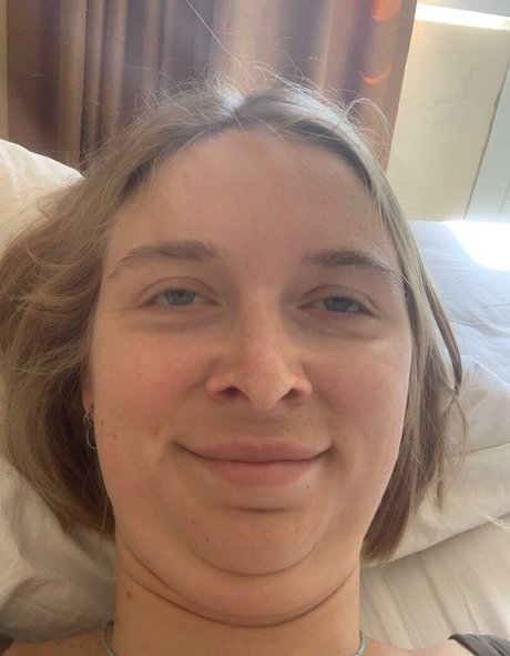 YouRina erotic actress picture