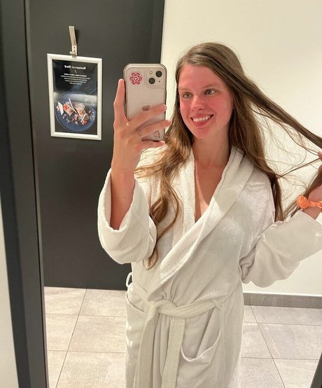 thenaughtykim sexy actress img