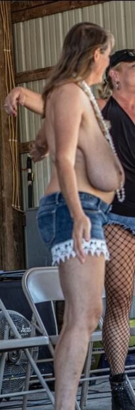 Busty Petra adult model pics