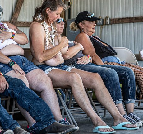 Busty Petra hd star pic