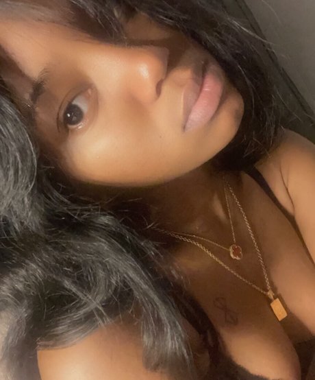 Festivia18 model beautiful image