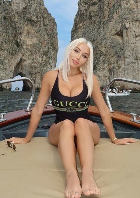 Daniella Chavez naked model pictures