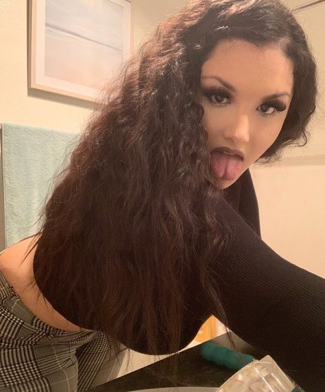 Mia Lombardi free actress img