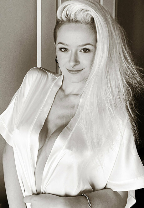 definitelynotlurn beautiful pornstar photos