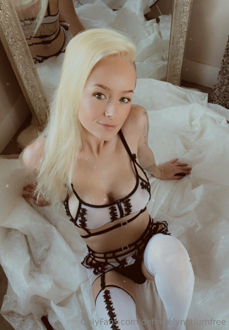 definitelynotlurn sexy model galleries