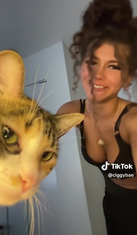 ciggybae model nude archive