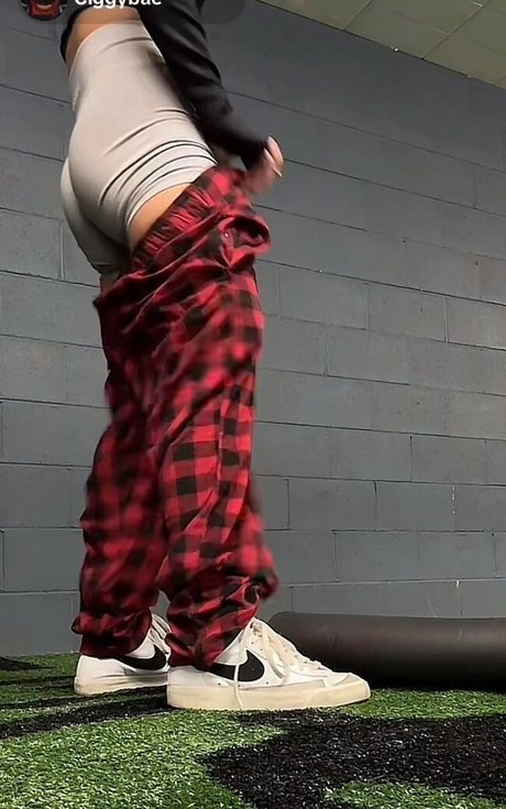 ciggybae model hot pics