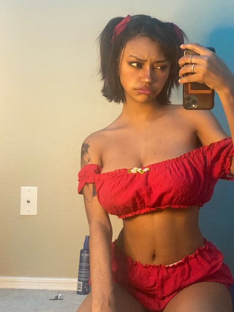 Dolllyfied nudes actress photo