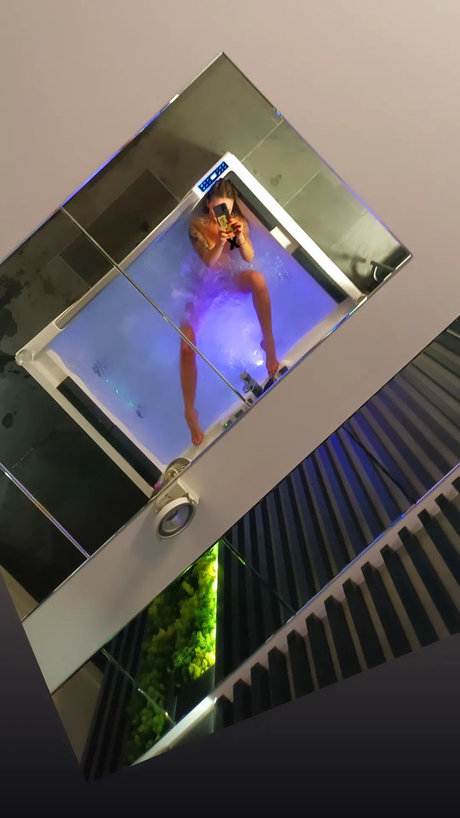 Sweeeti Carolovcutie free actress image