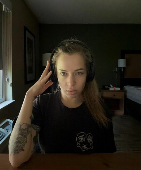 Rory Knox adult model pictures