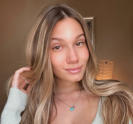 Sierra Bate art model gallery