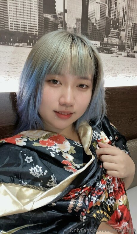 leynnercutie adult model picture