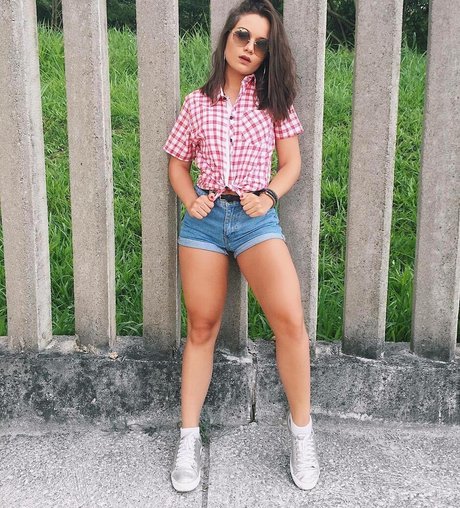 Karize Brum pretty model galleries