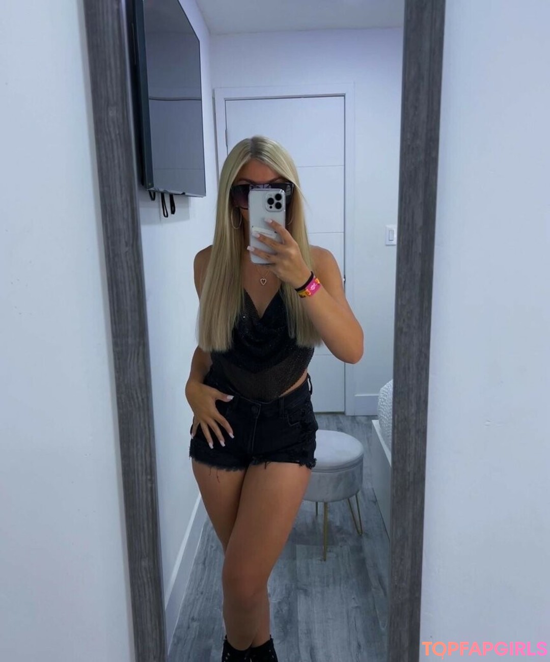 Lyndalessandro model art archive