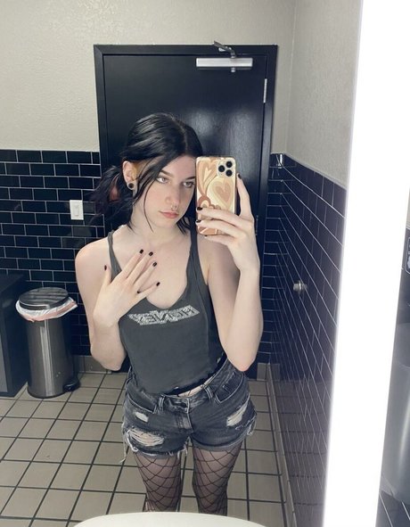 Trashpotatopie free model pictures