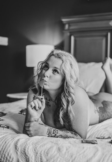 Xoshyanexo sexy pornstar picture