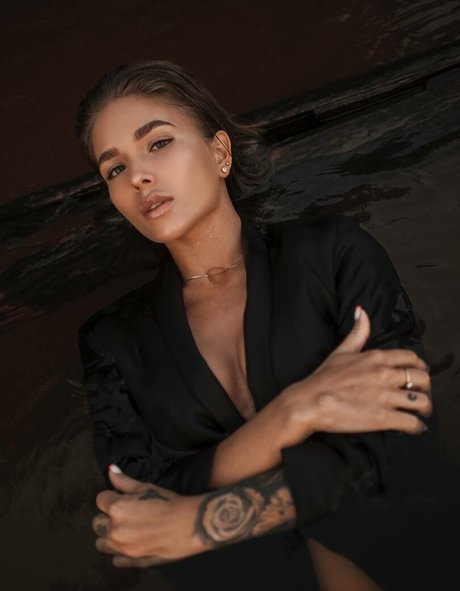 Julia Wind star sexy pics