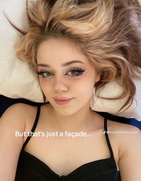 Meadow Edwards nude model photos