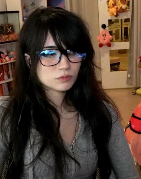 Emiru perfect model photos