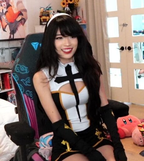 Emiru beautiful actress picture