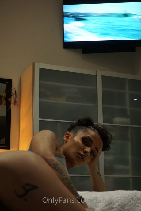 Tanaya Henry sexy star galleries
