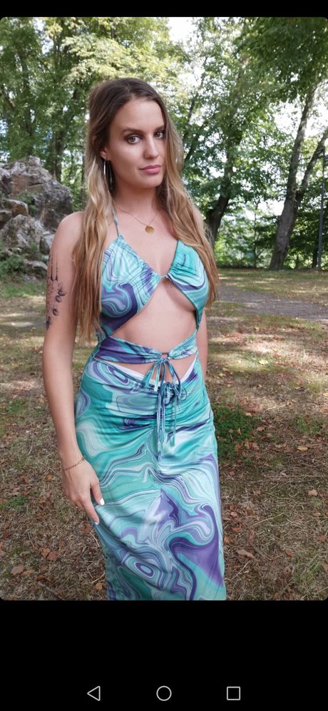 Ewenae naked model photos