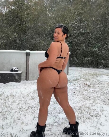 Exotic Beauty nude pornstar pic