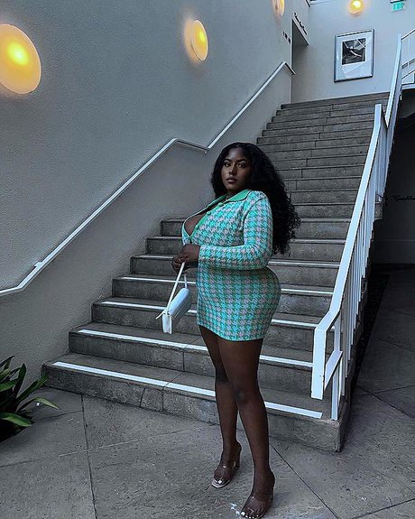 JeNelle Tucker pornstar sexy galleries