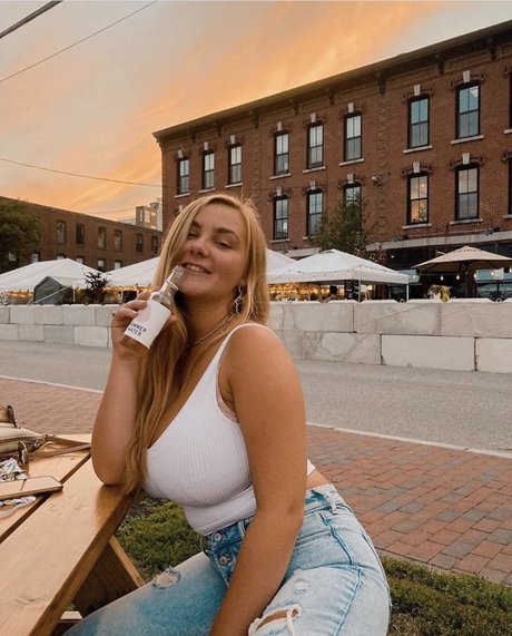 Marina Brooks_ nice actress photo