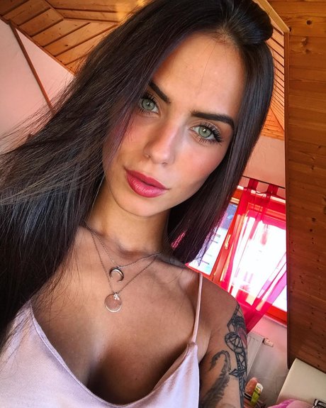 Marlen Valderrama Alvarez nude model image