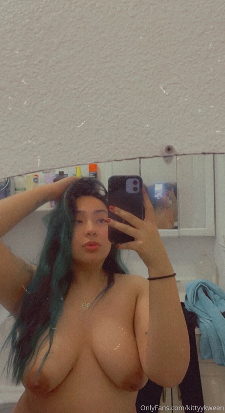 _halloween lily nudes actress picture