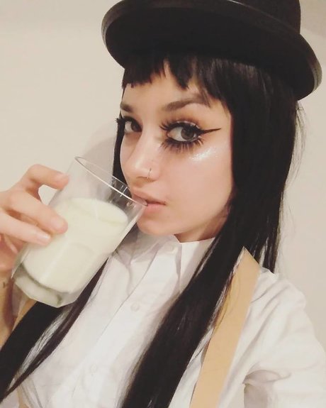 Niniah Wolfy sex star galleries